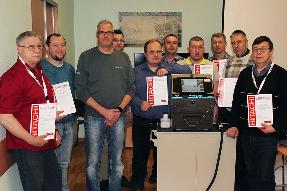 Группа тренинга по принтерам Хитачи c сертификатами