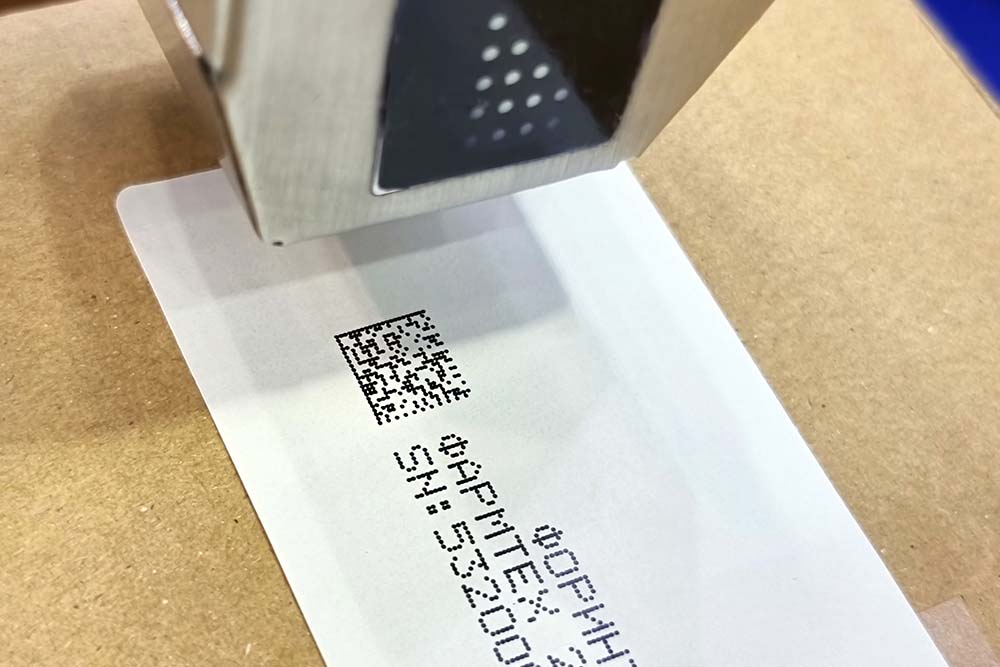 Образец дата матрикс маркировки на листе принтером Hitachi