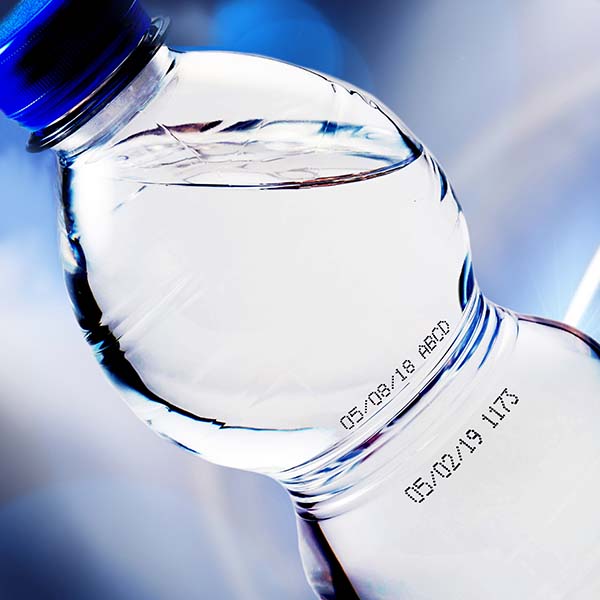 Пример струйной маркировки пластиковой бутылки