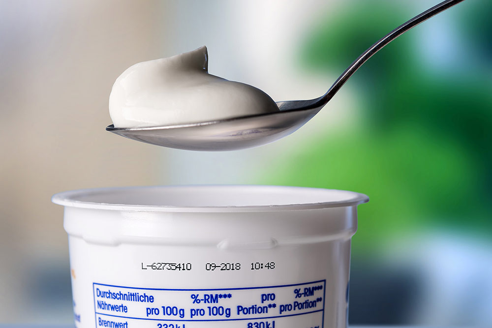 Пример мелкосивмольной маркировки йогурта