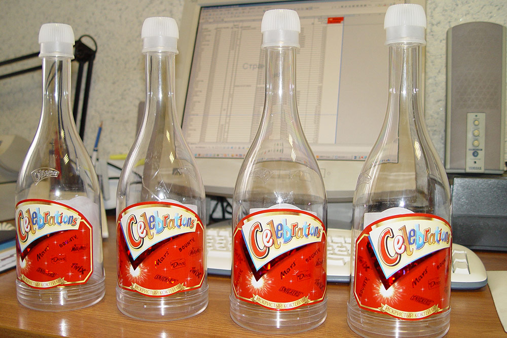 Образец маркировки стеклянных бутылок двумя этикетками вид спереди